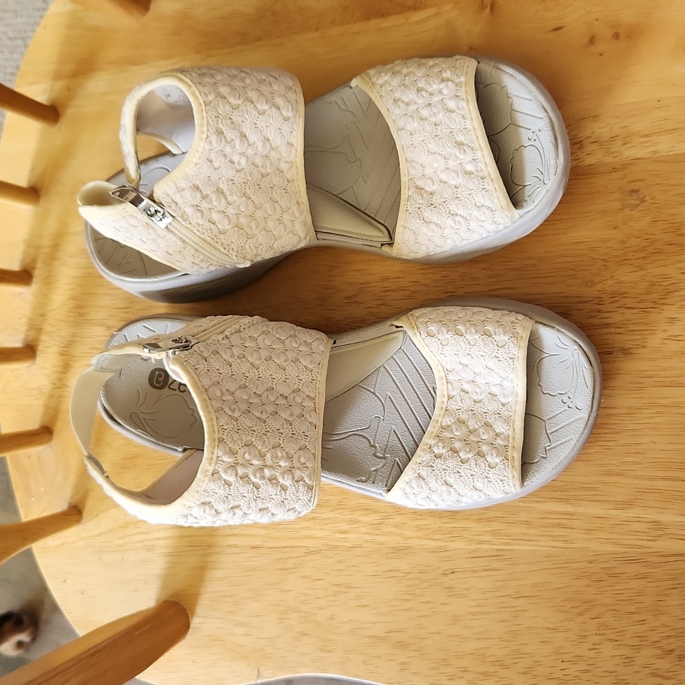 Bzees Jessie size 9